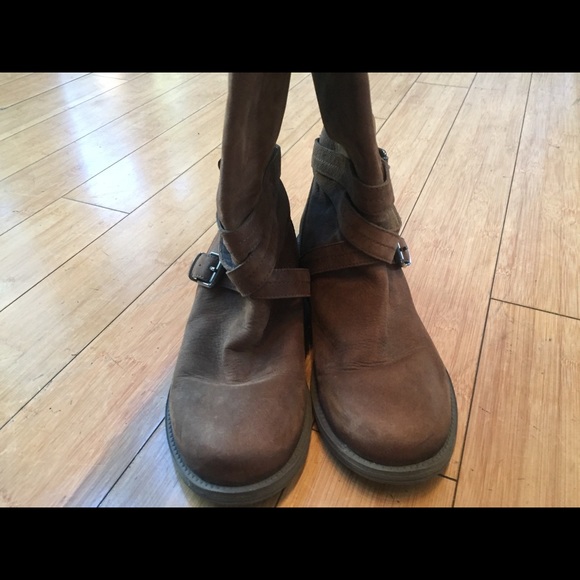 Kenneth Cole: Leather Buckle Boots W8 - Picture 2 of 7